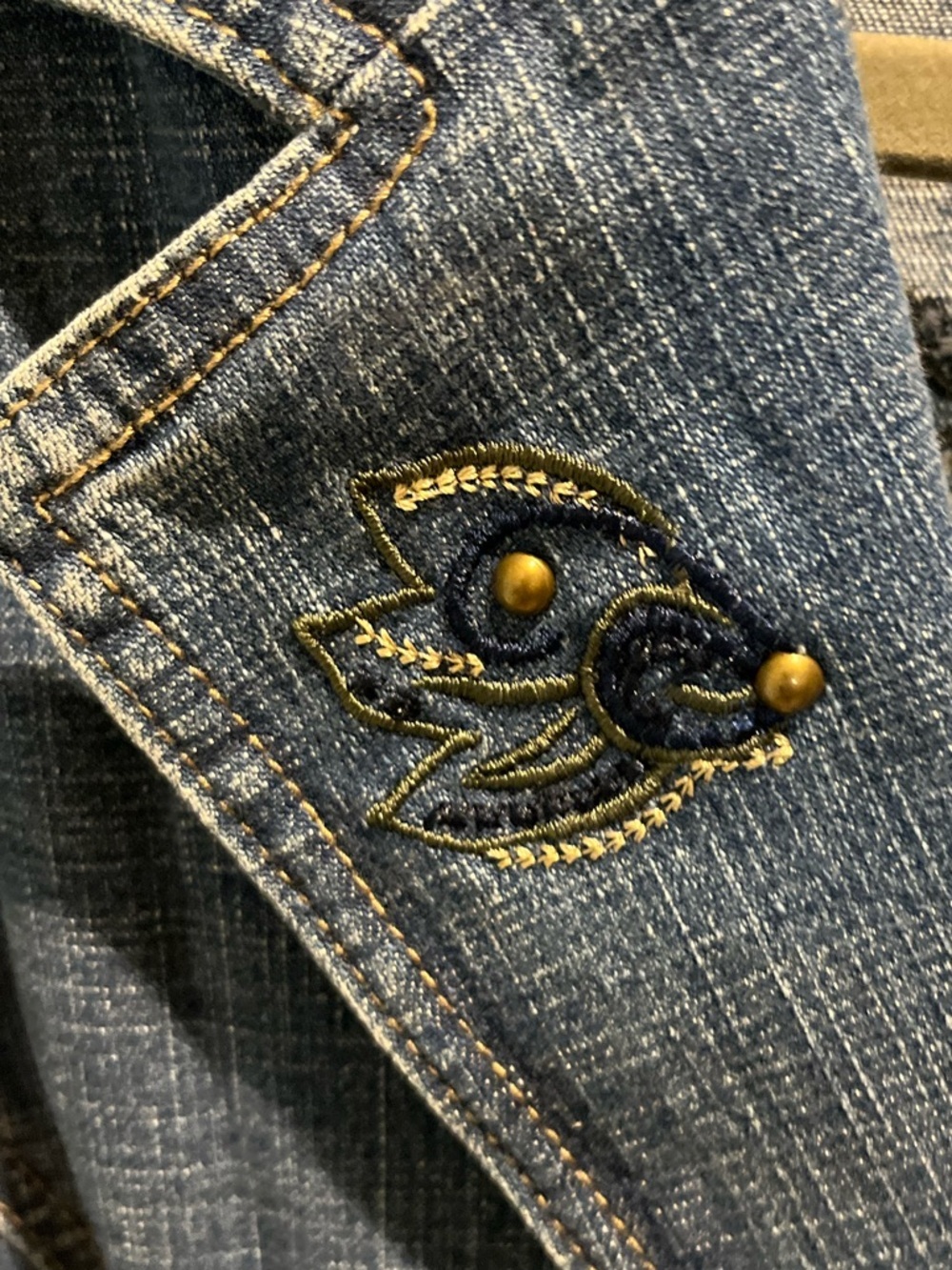 284. WOMENS DENIM + COMPANY 1X DETAIL DENIM JACKET - Picture 3 of 5